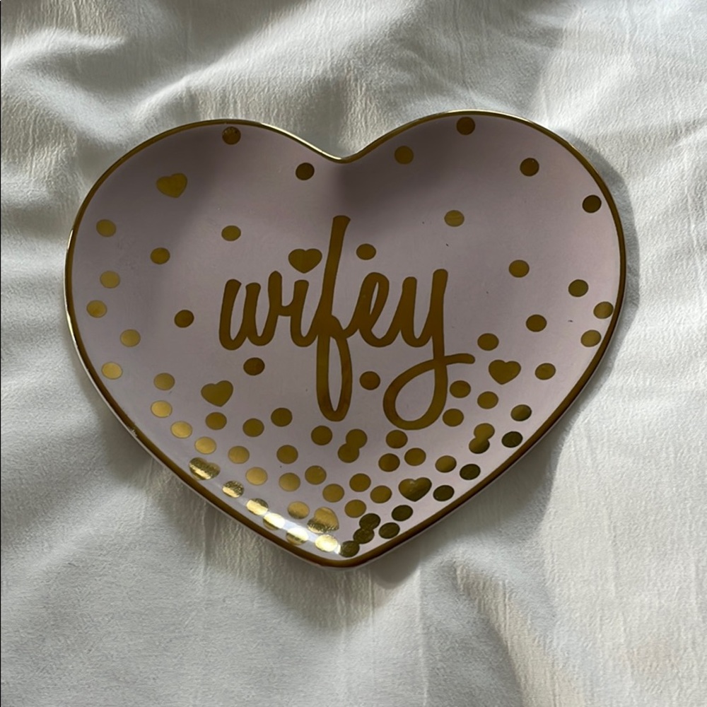 Wifey ring dish
